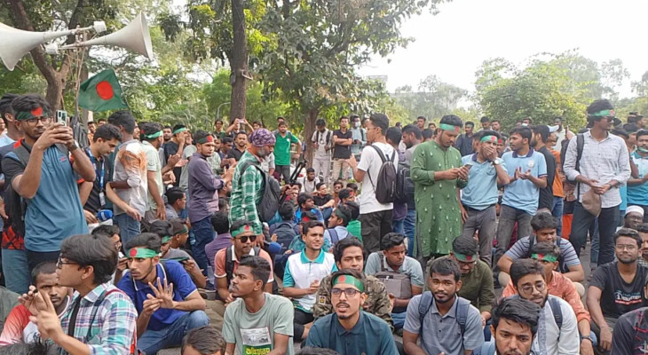 ৫ দফা দাবিতে সচিবলায় ঘেরাও করেছে জবি শিক্ষার্থীরা